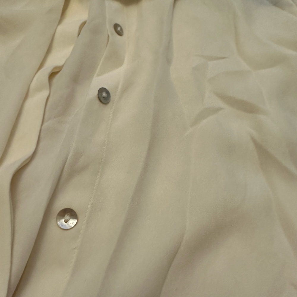 Button down blouse. Medium. - Picture 4 of 4